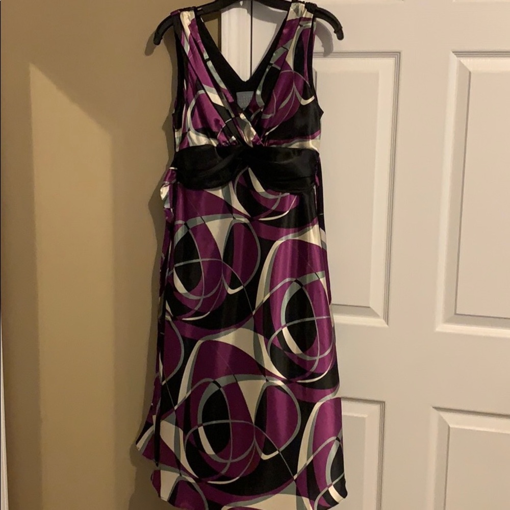 Fun purple print dress size 8